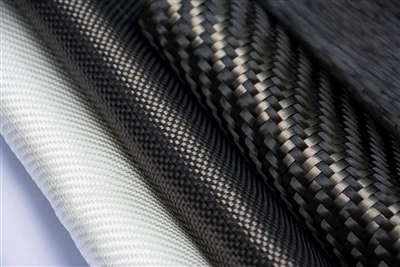 Fibră de sticlă vs fibră de carbon